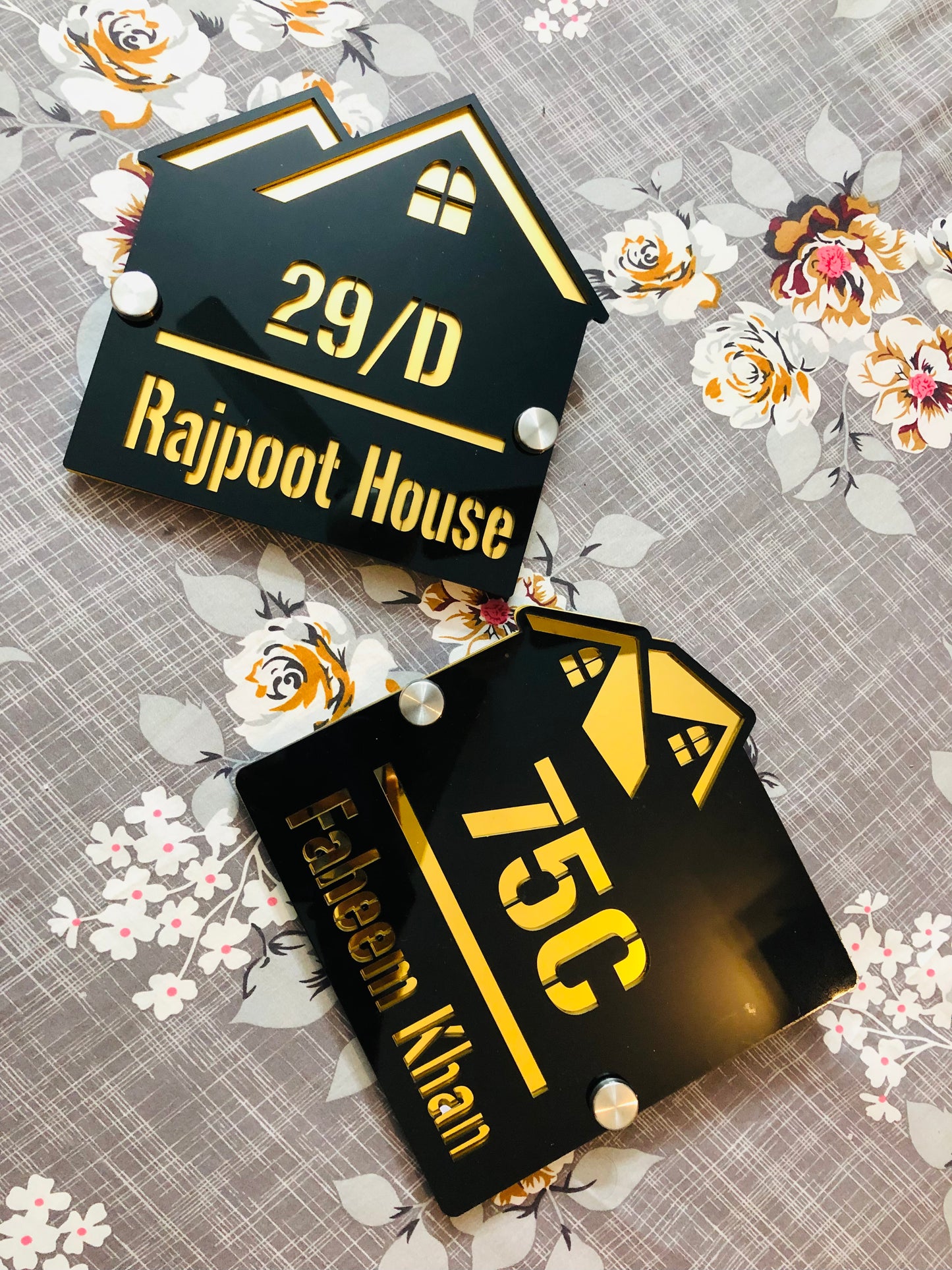 Outdoor Home Shaped Modern House Plates ( Black with Golden )