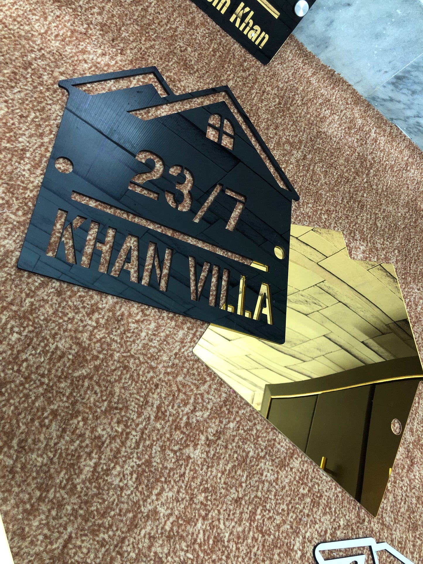 Outdoor Home Shaped Modern House Plates ( Black with Golden )